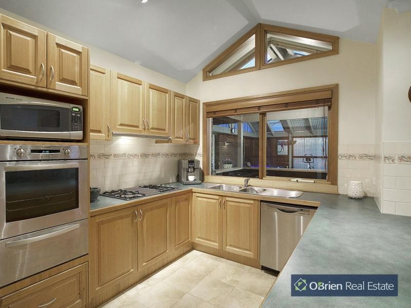 49 Sunningdale Crescent, Cranbourne VIC 3977