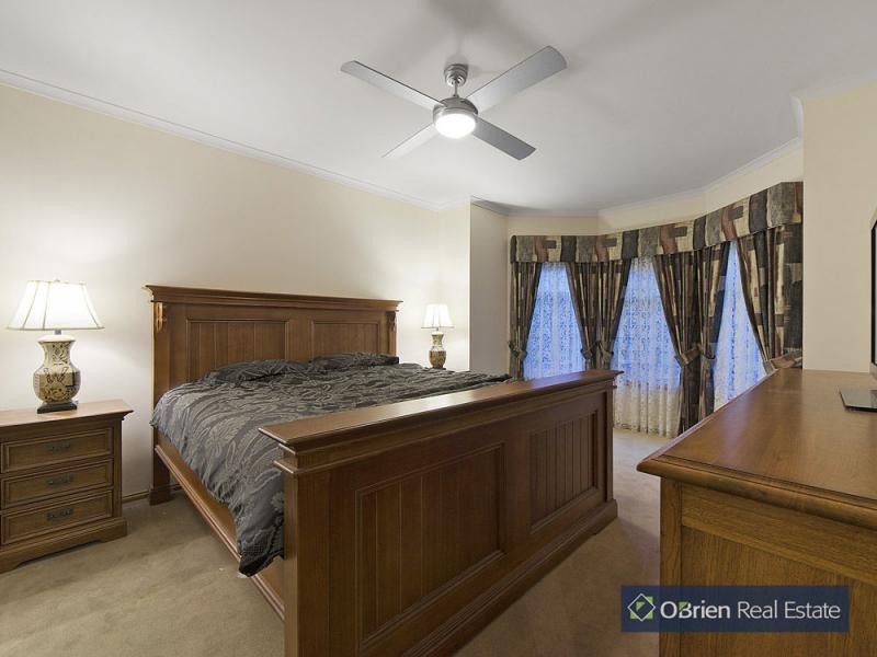 49 Sunningdale Crescent, Cranbourne VIC 3977