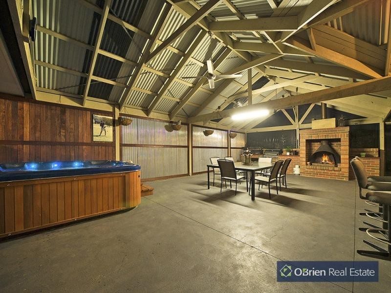 49 Sunningdale Crescent, Cranbourne VIC 3977