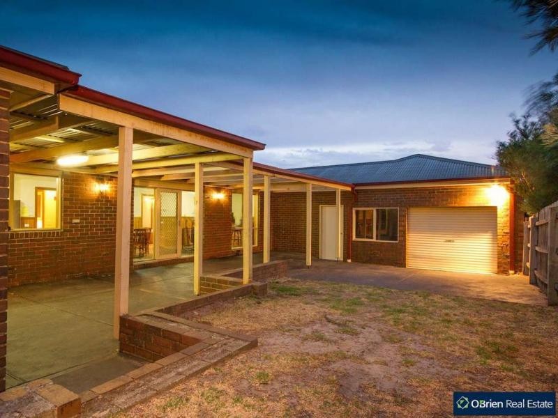 9 Falcon Close, Blind Bight VIC 3980