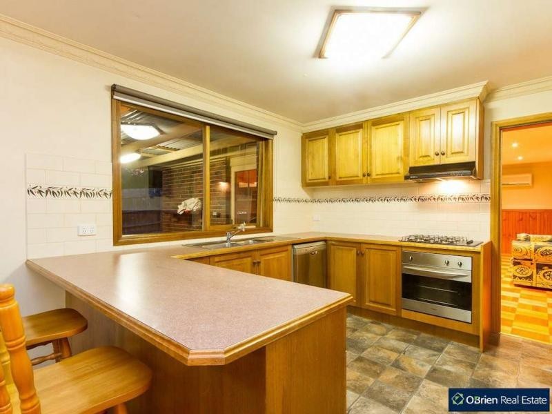 9 Falcon Close, Blind Bight VIC 3980