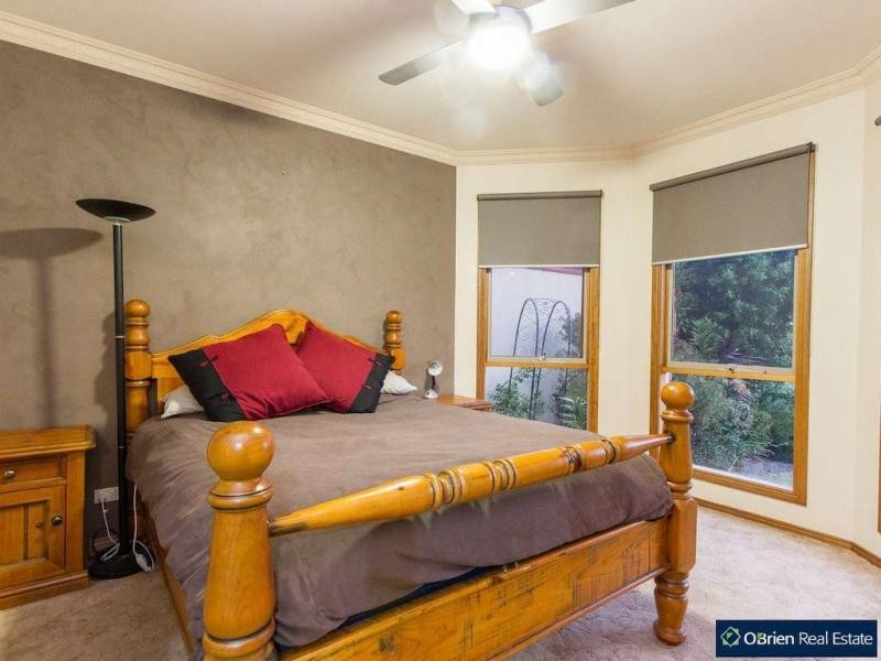 9 Falcon Close, Blind Bight VIC 3980