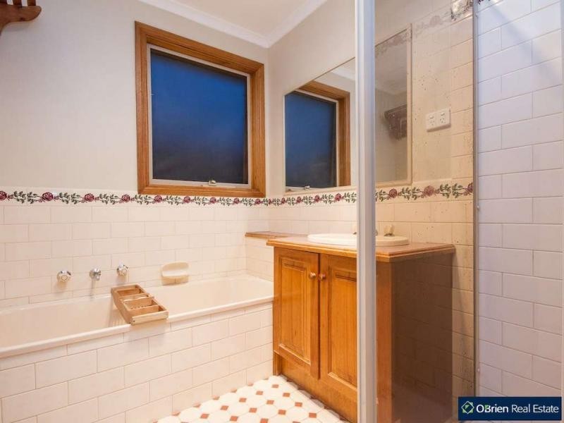 9 Falcon Close, Blind Bight VIC 3980