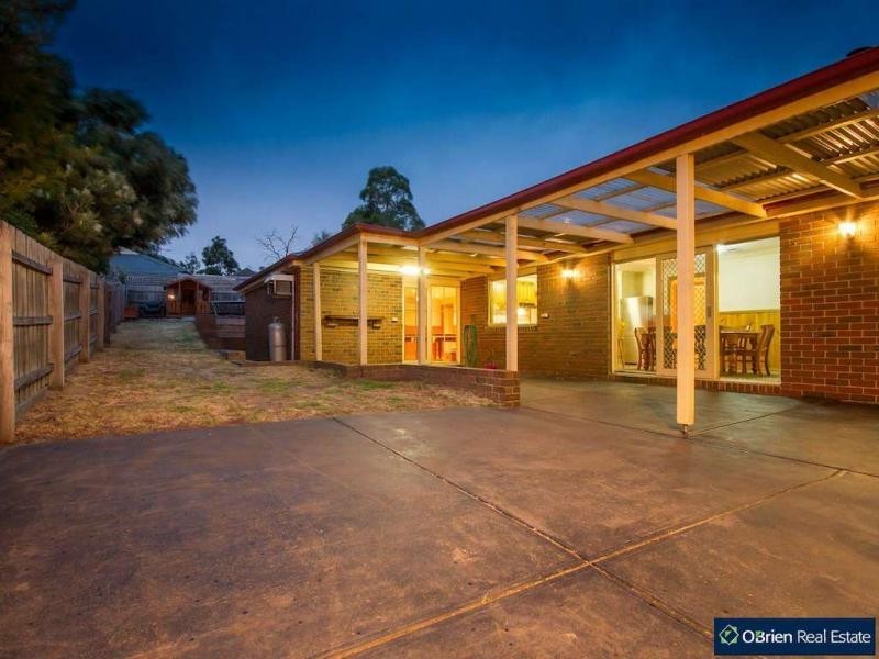 9 Falcon Close, Blind Bight VIC 3980