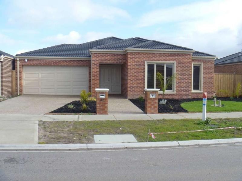 37 Charlbury Crescent, Cranbourne North VIC 3977