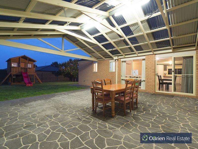 34 Taplan Crescent, Cranbourne West VIC 3977