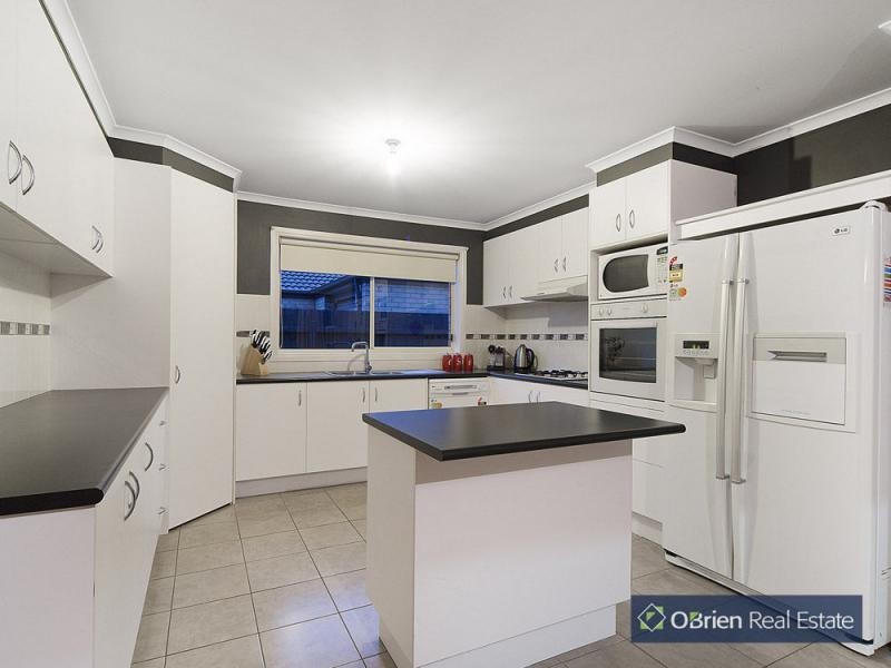 34 Taplan Crescent, Cranbourne West VIC 3977