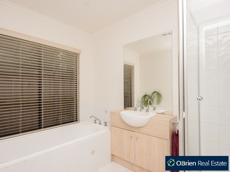 53 Brookland Greens Boulevard, Cranbourne VIC 3977