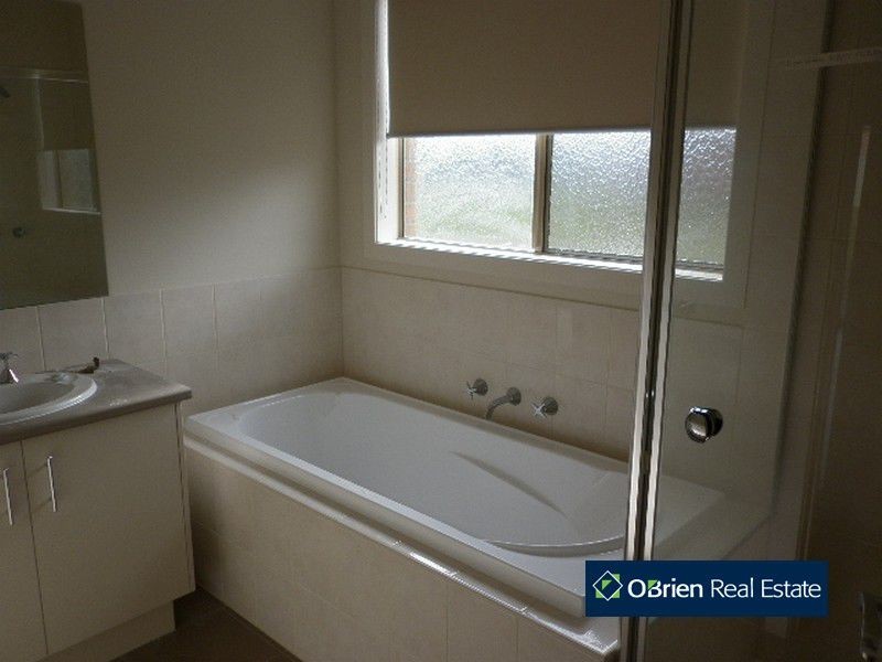 51 Edmund Street, Pakenham VIC 3810