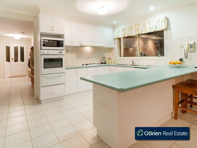 6 Sue Place, Berwick VIC 3806