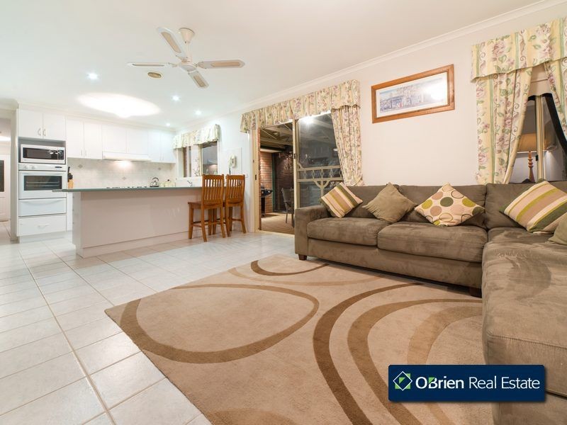 6 Sue Place, Berwick VIC 3806