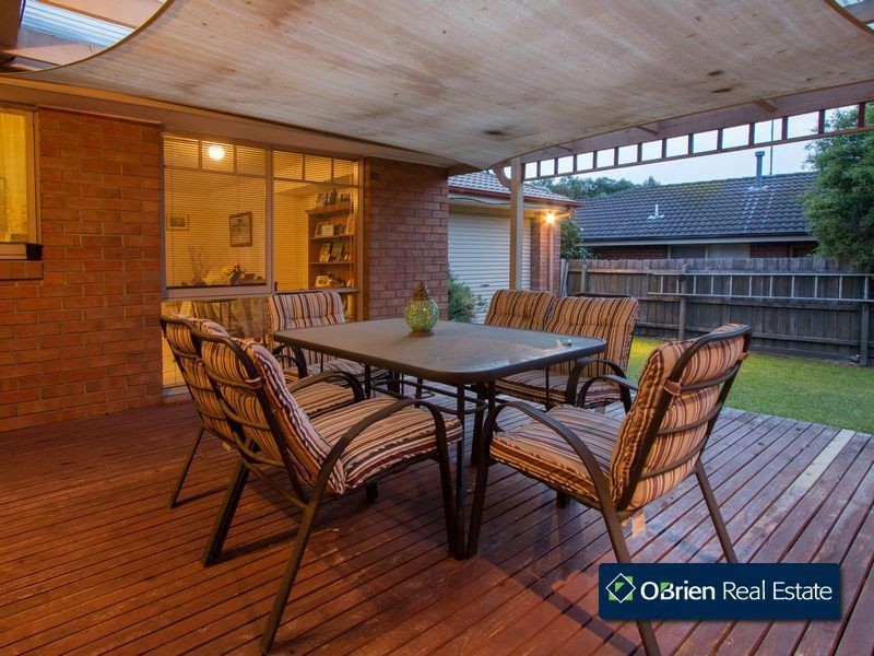 9 Bertrand Close, Berwick VIC 3806