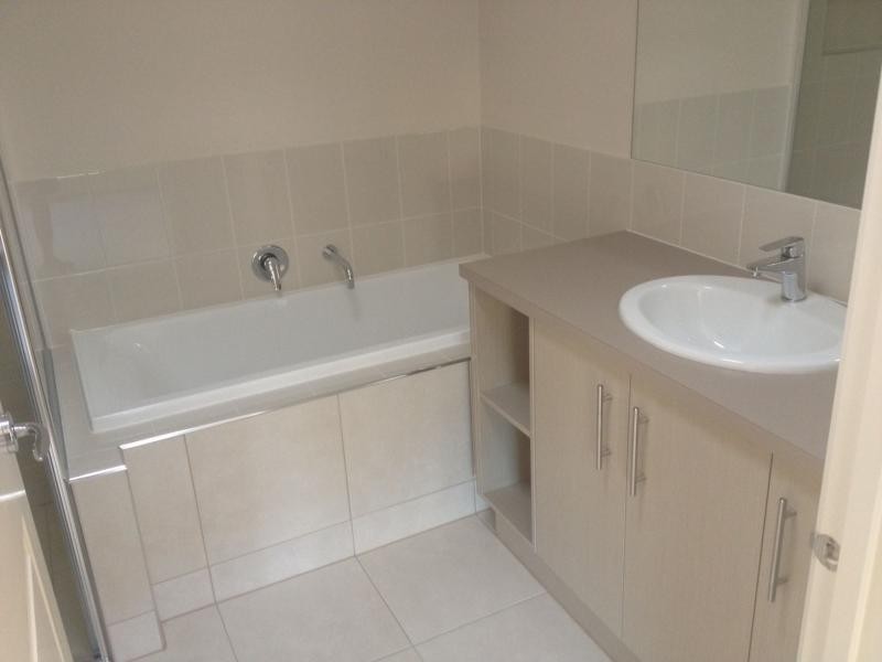 28 Stonebridge Lane, Pakenham VIC 3810