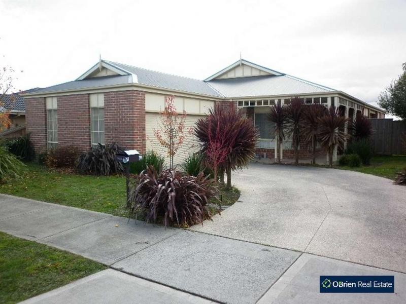 26 Golden Grove, Narre Warren South VIC 3805