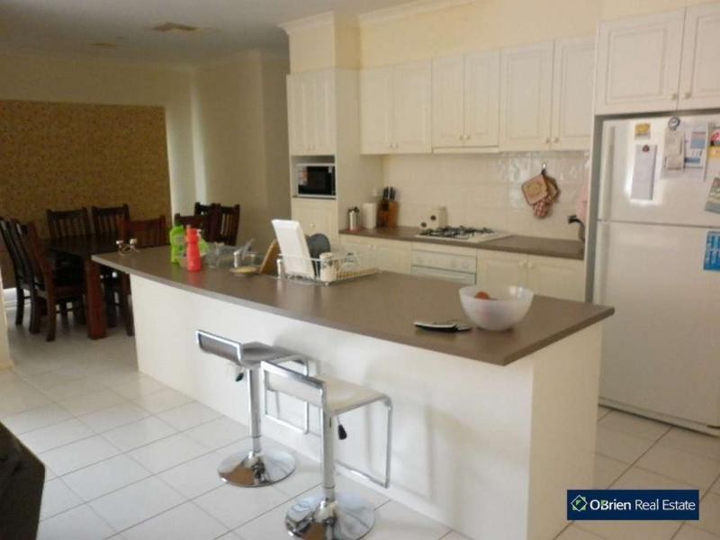 26 Golden Grove, Narre Warren South VIC 3805