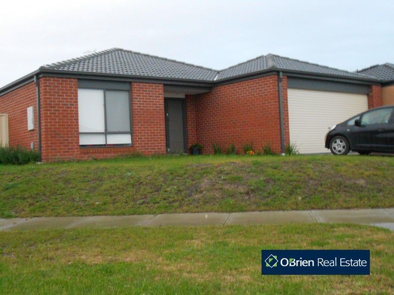 38 Bluehills Boulevard, Pakenham VIC 3810