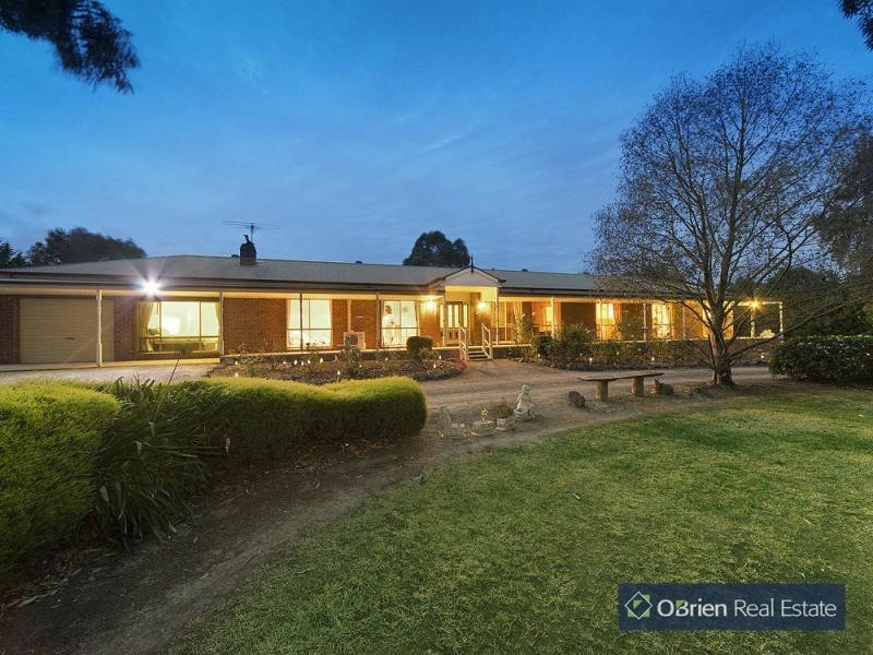 4 Walter Way, Cranbourne South VIC 3977