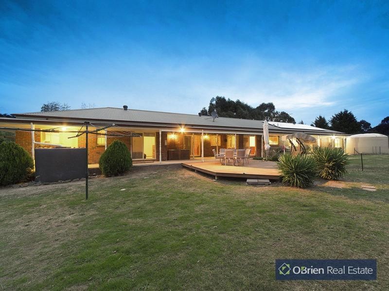 4 Walter Way, Cranbourne South VIC 3977