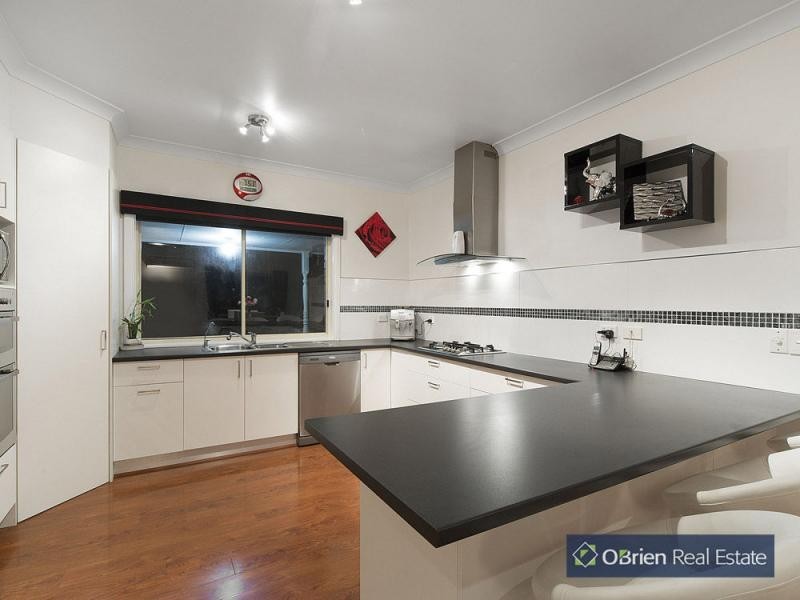 4 Walter Way, Cranbourne South VIC 3977