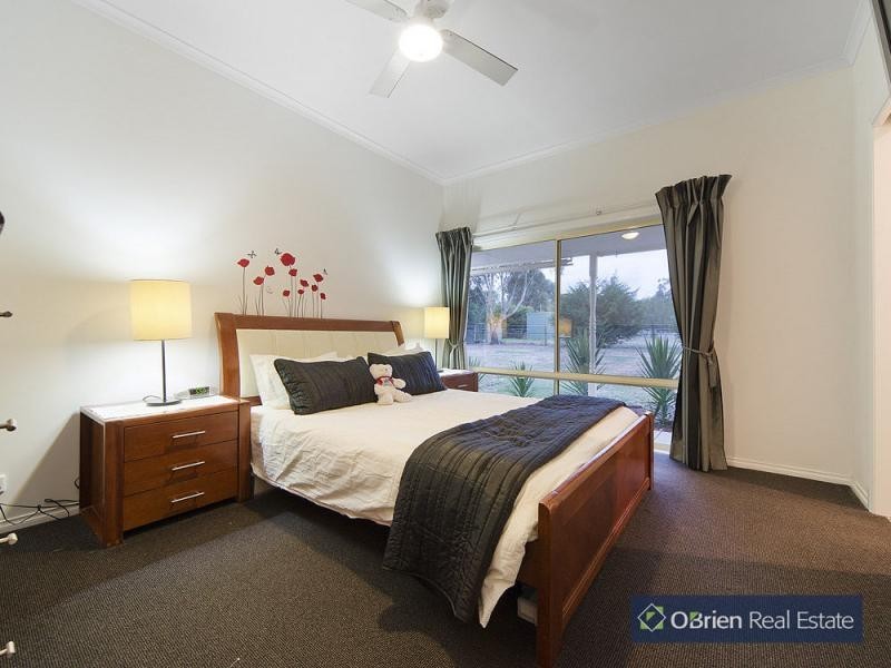 4 Walter Way, Cranbourne South VIC 3977