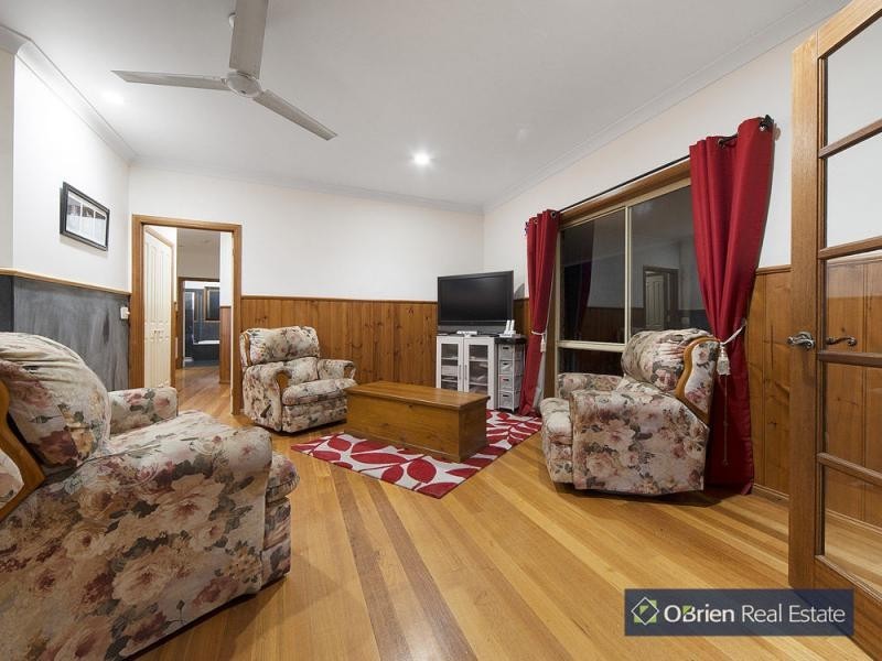 4 Walter Way, Cranbourne South VIC 3977