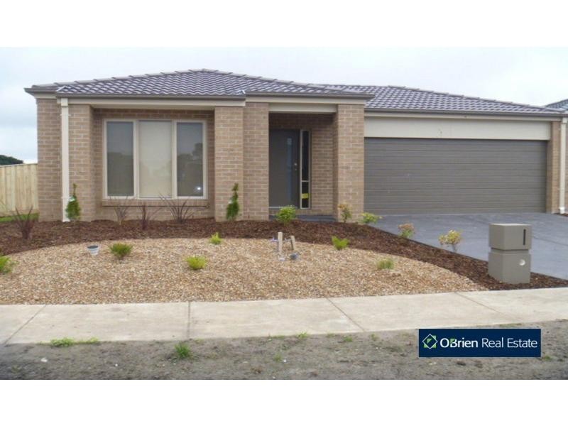 17 Longbow Terrace, Cranbourne North VIC 3977