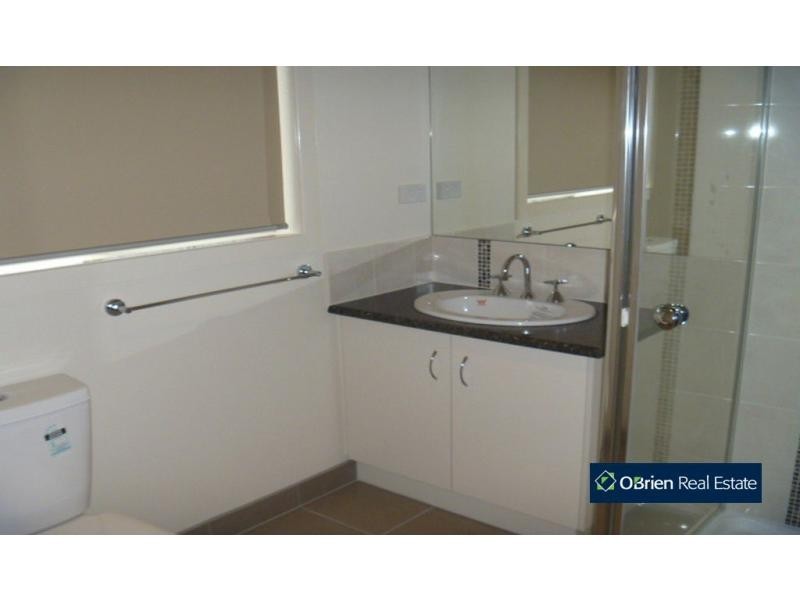 17 Longbow Terrace, Cranbourne North VIC 3977