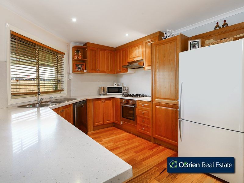 2/122 Fountain Drive, Narre Warren VIC 3805