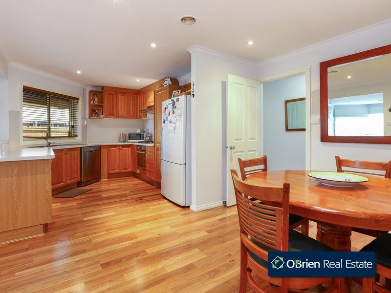 2/122 Fountain Drive, Narre Warren VIC 3805