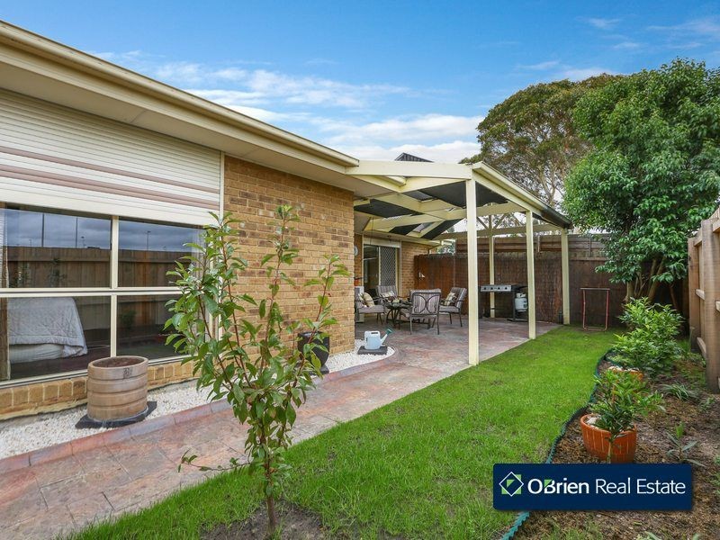 2/122 Fountain Drive, Narre Warren VIC 3805