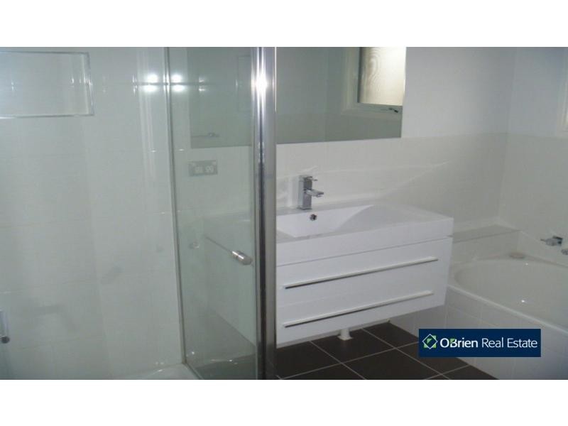 Unit 4/4 Gibb Street, Berwick VIC 3806