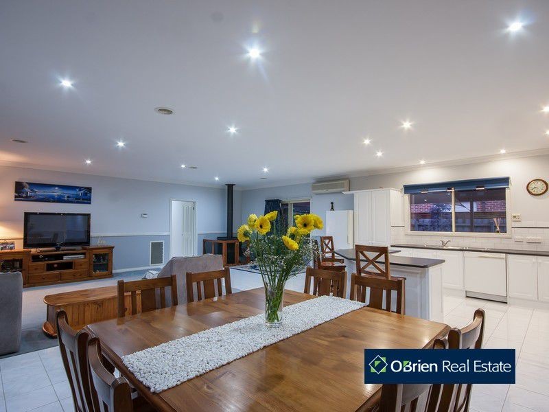 21 Heatherwood Grove, Langwarrin VIC 3910