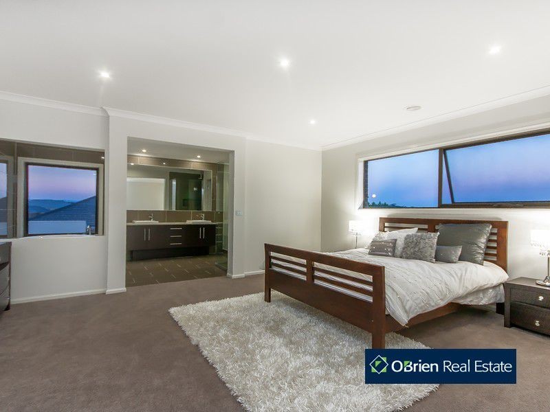 8 Maplewood Court, Cranbourne North VIC 3977