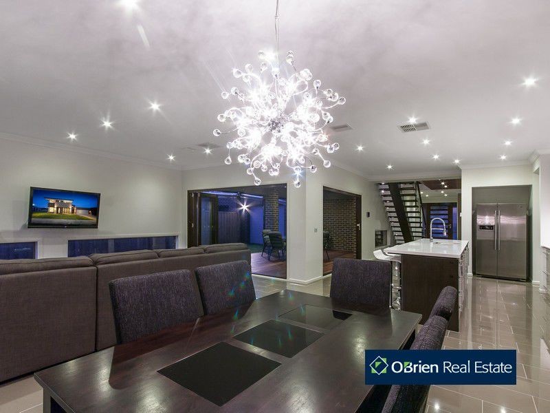 8 Maplewood Court, Cranbourne North VIC 3977