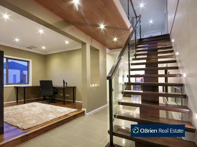 8 Maplewood Court, Cranbourne North VIC 3977