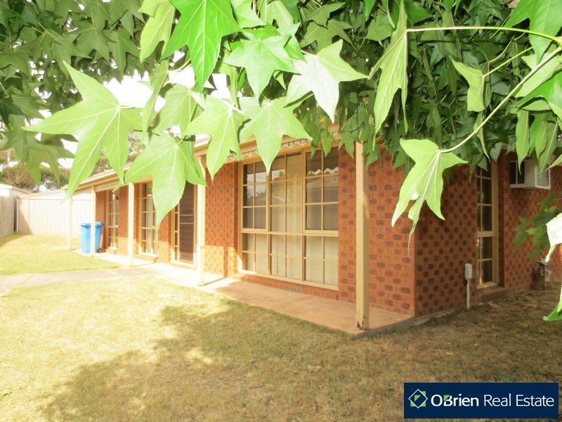 6 Phillip Court, Cranbourne North VIC 3977