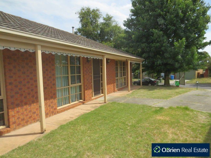 6 Phillip Court, Cranbourne North VIC 3977