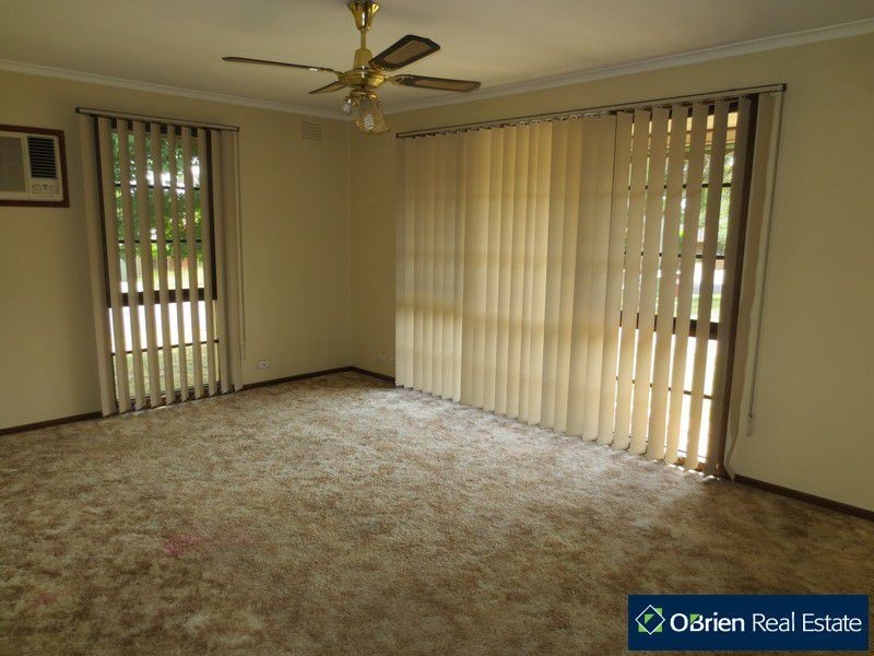 6 Phillip Court, Cranbourne North VIC 3977