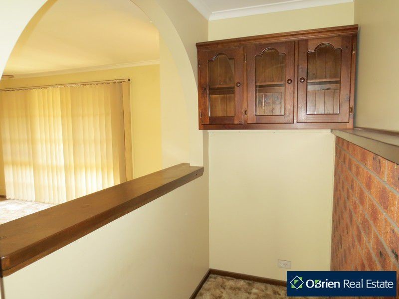 6 Phillip Court, Cranbourne North VIC 3977