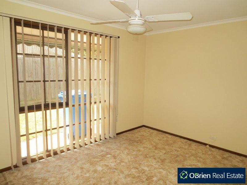 6 Phillip Court, Cranbourne North VIC 3977