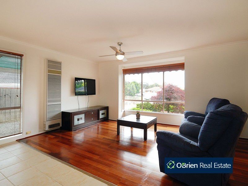 10 Minka Place, Skye VIC 3977