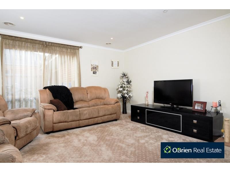 10 Waterbury Street, Cranbourne VIC 3977