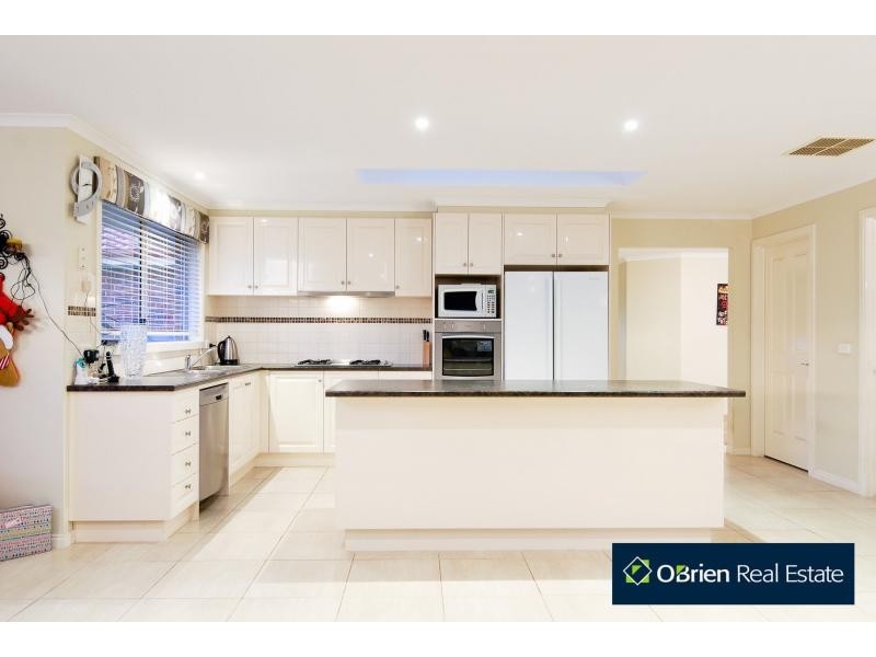 10 Waterbury Street, Cranbourne VIC 3977