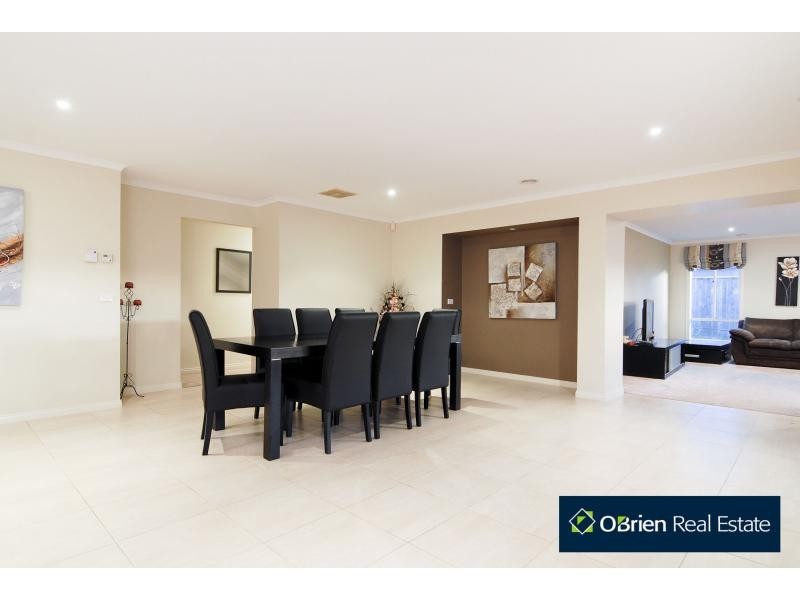 10 Waterbury Street, Cranbourne VIC 3977