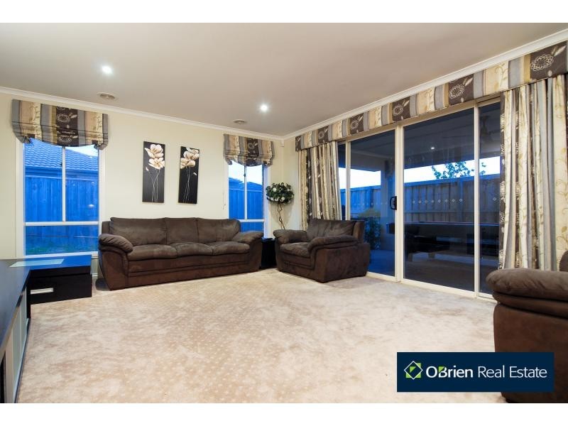 10 Waterbury Street, Cranbourne VIC 3977