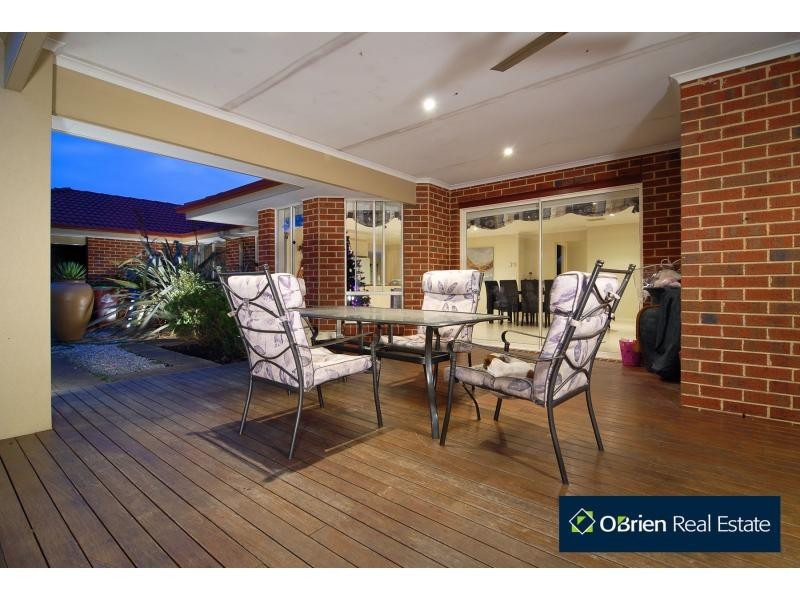 10 Waterbury Street, Cranbourne VIC 3977