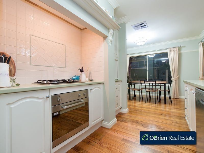 16 Leisurewood Drive, Berwick VIC 3806