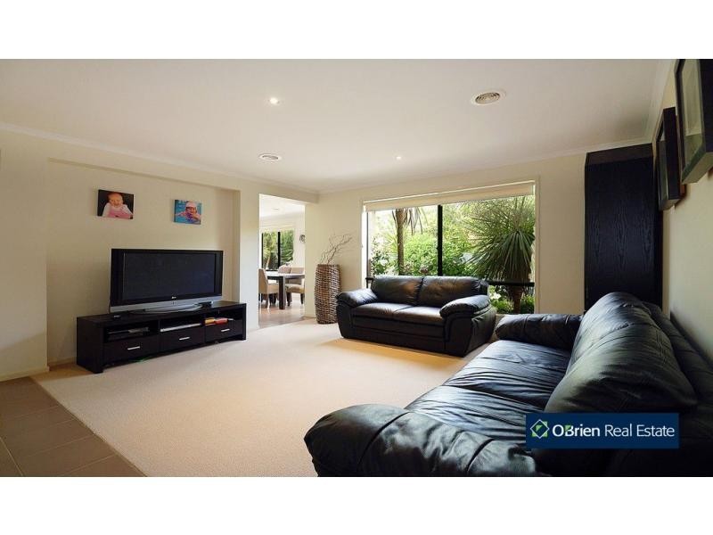 4 Clocktower Court, Berwick VIC 3806