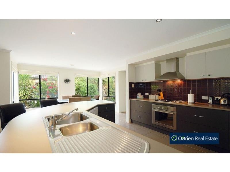 4 Clocktower Court, Berwick VIC 3806