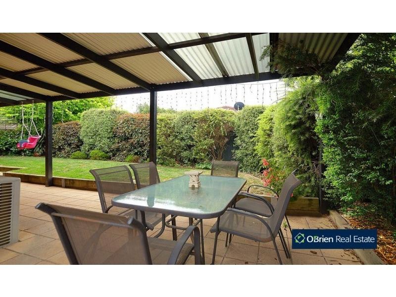 4 Clocktower Court, Berwick VIC 3806